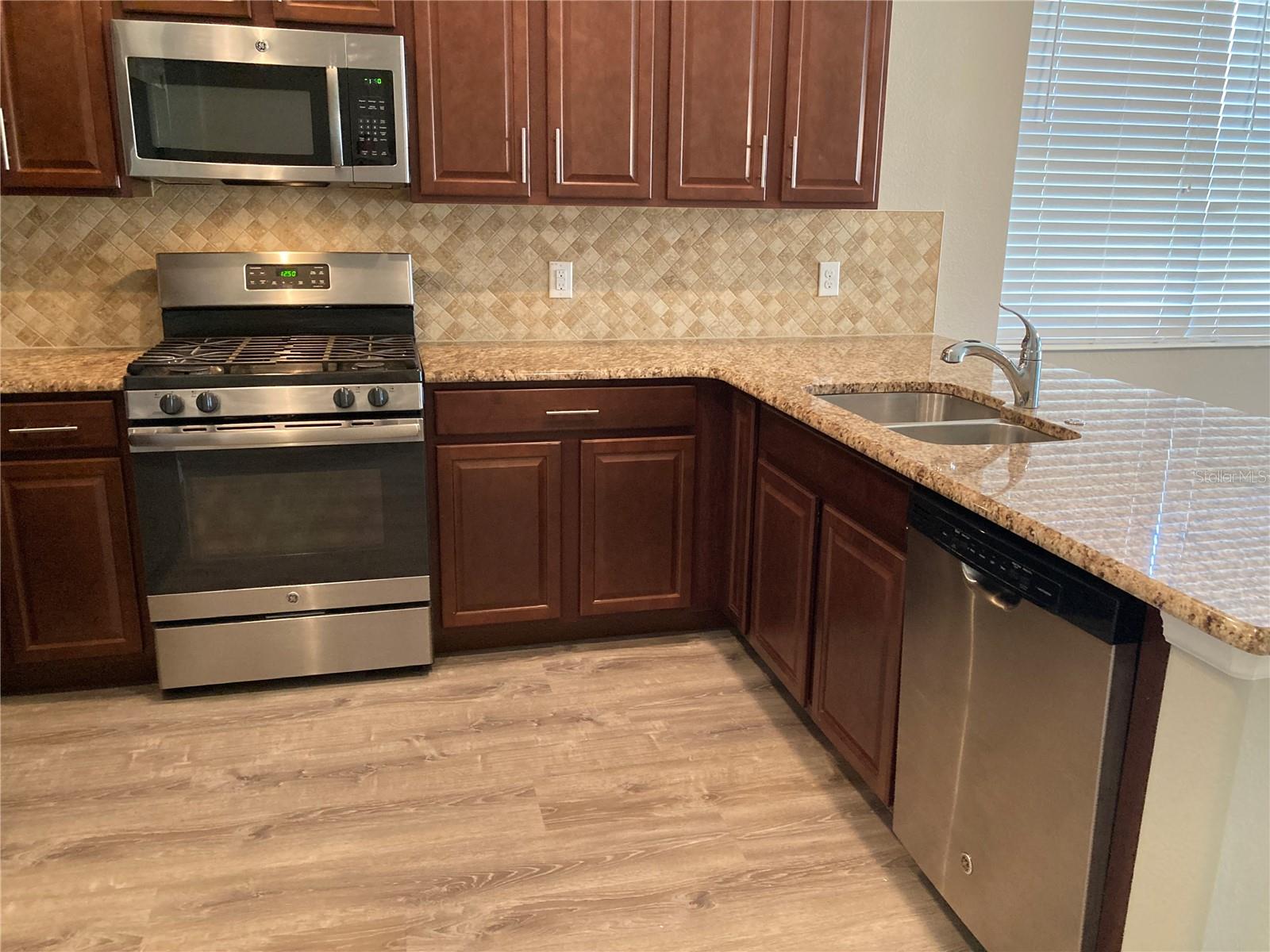 Image 10 of 32 For 2220 Napone Lane