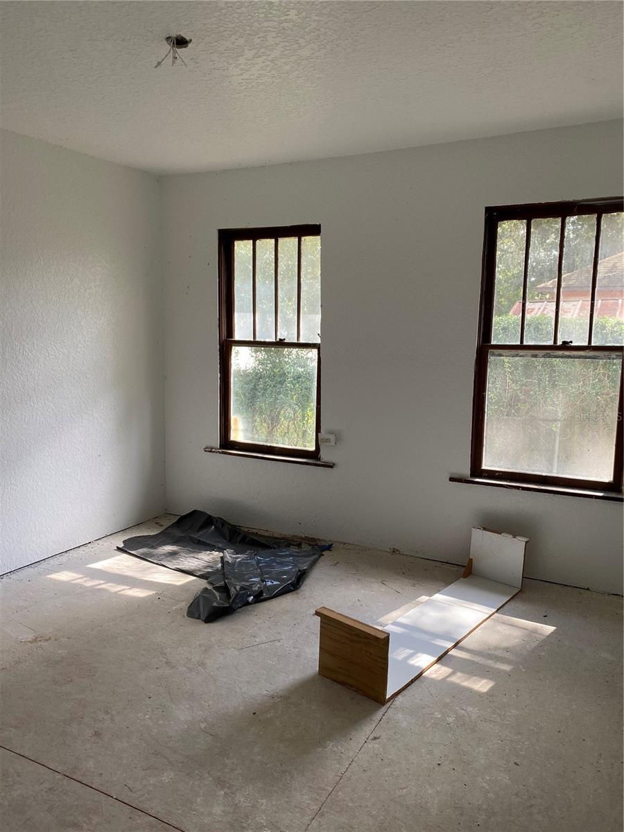 Image 11 of 13 For 2888 Sanford Avenue