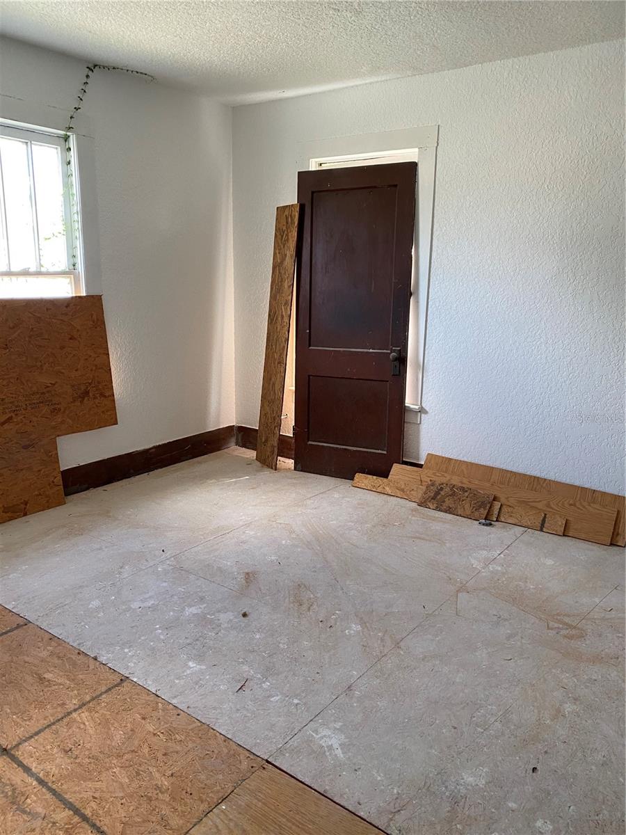 Image 12 of 13 For 2888 Sanford Avenue