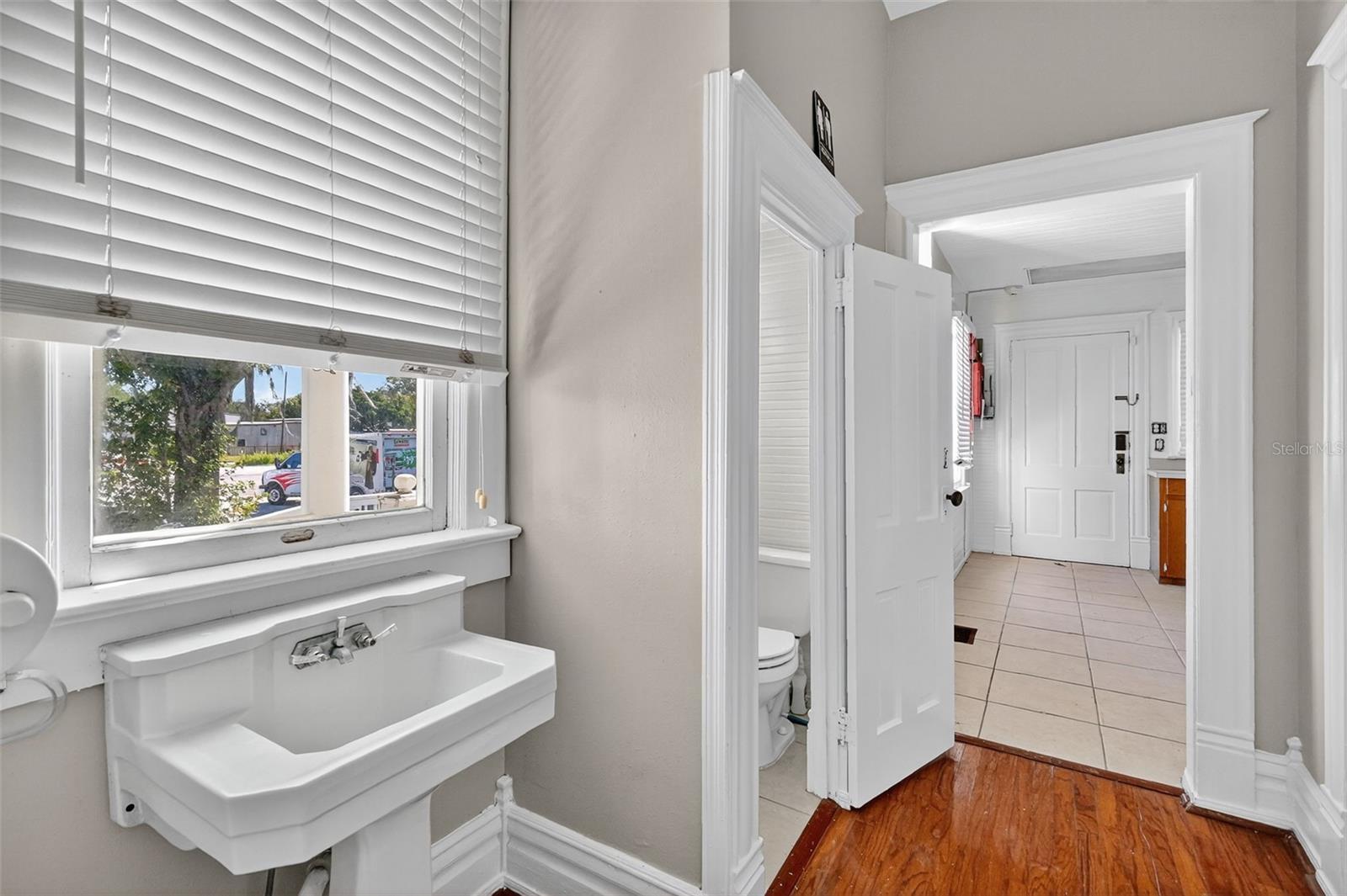 Image 22 of 41 For 1218 Broad Street