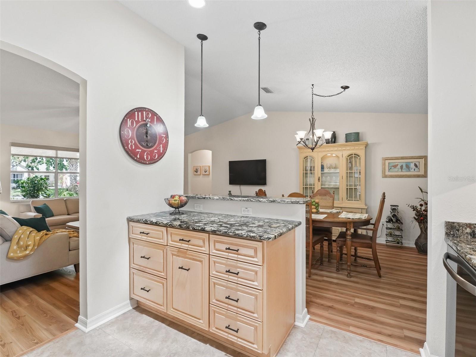 Image 10 of 49 For 511 Chula Vista Avenue