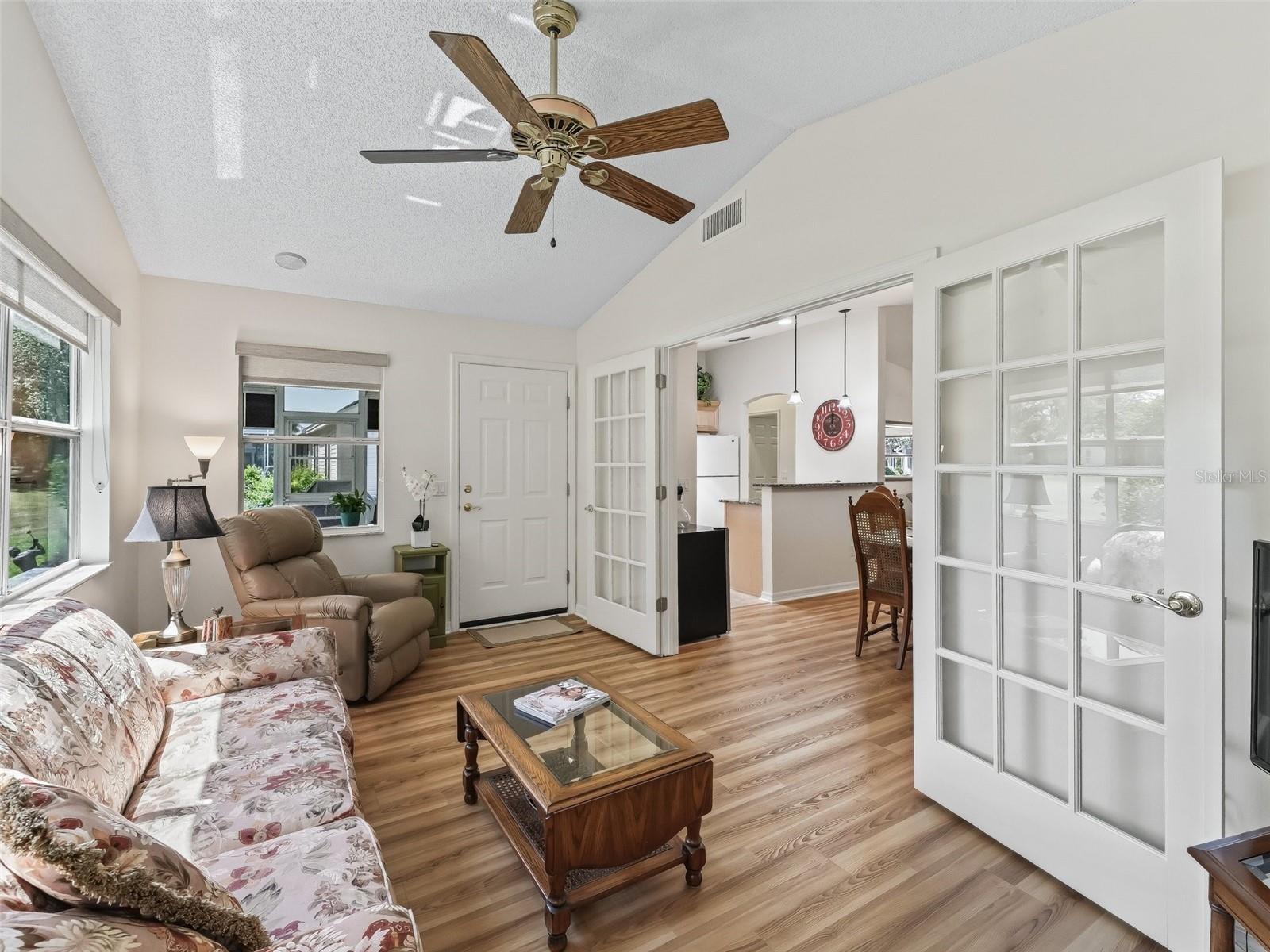 Image 15 of 49 For 511 Chula Vista Avenue