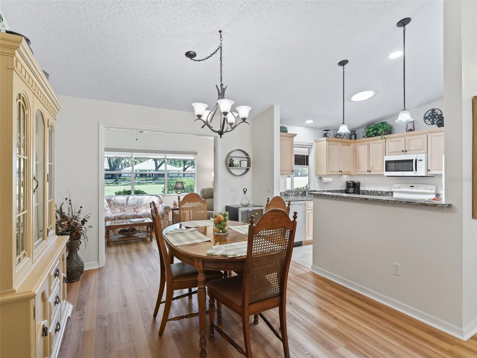 Image 9 of 49 For 511 Chula Vista Avenue