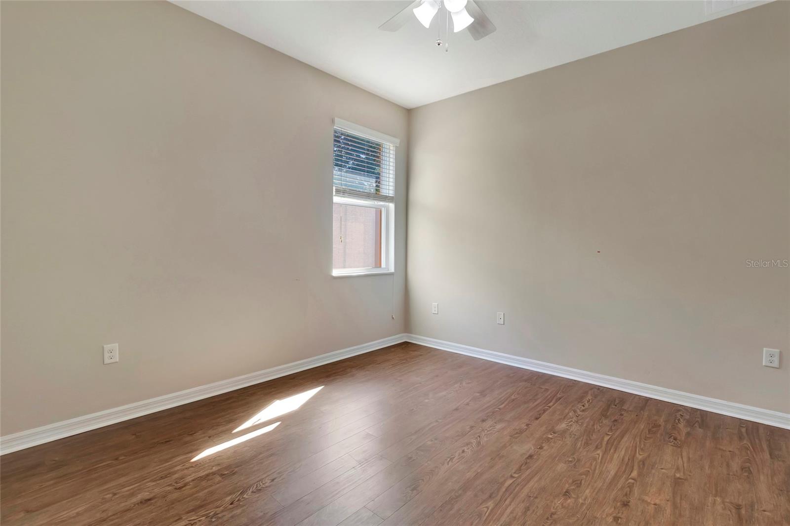 Image 20 of 53 For 10816 Wyandotte Drive