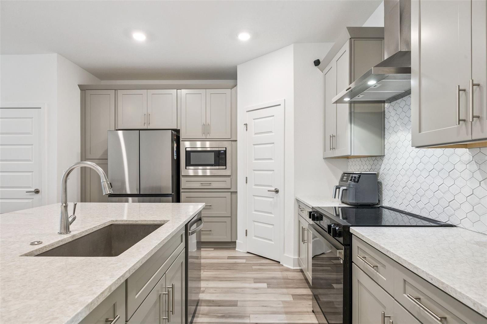 Image 19 of 59 For 14010 Scarlet Aster Alley