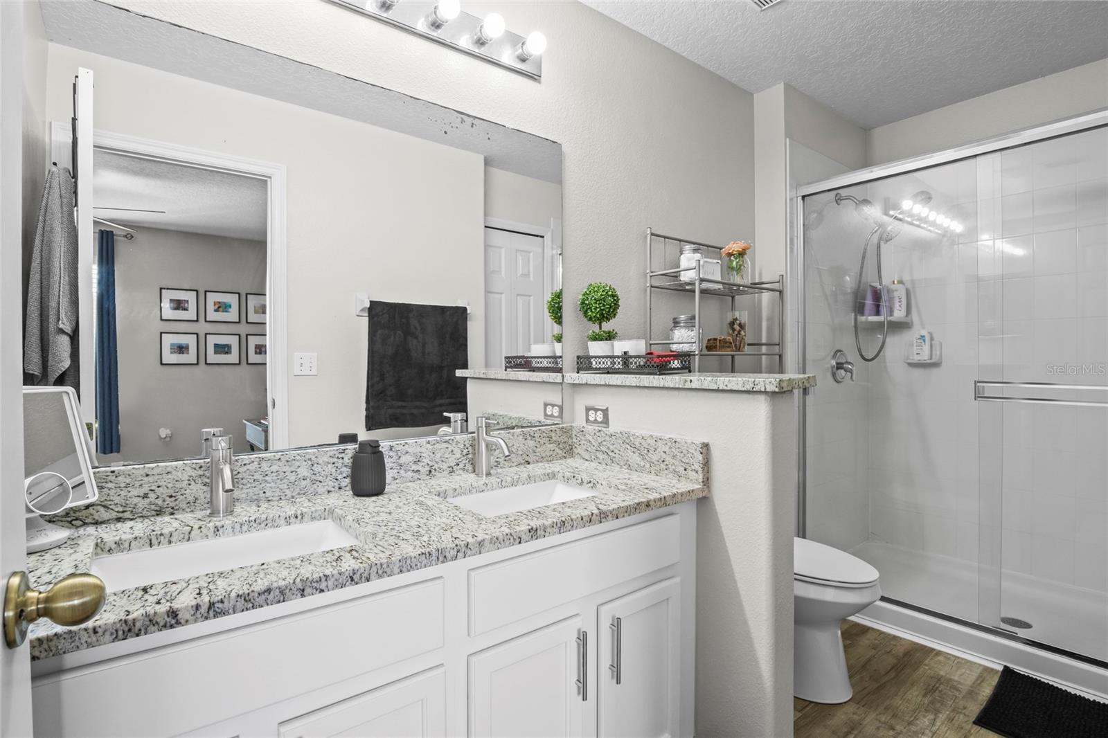 Image 18 of 47 For 528 Cresting Oak Circle 8