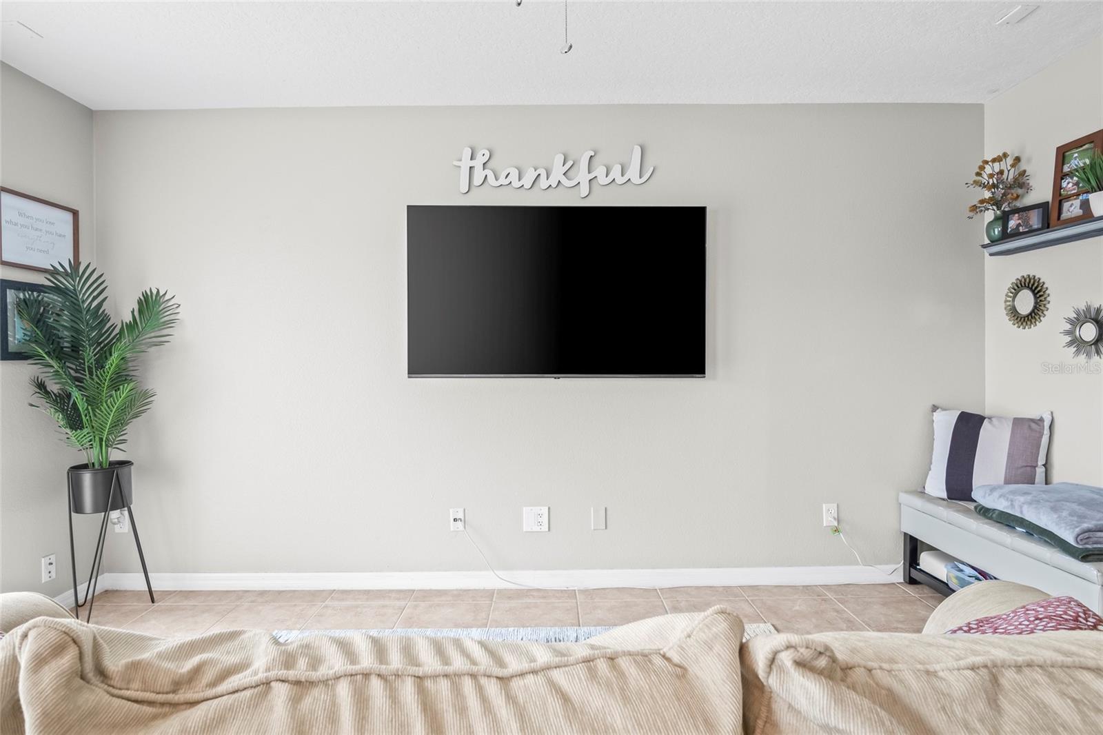 Image 6 of 47 For 528 Cresting Oak Circle 8