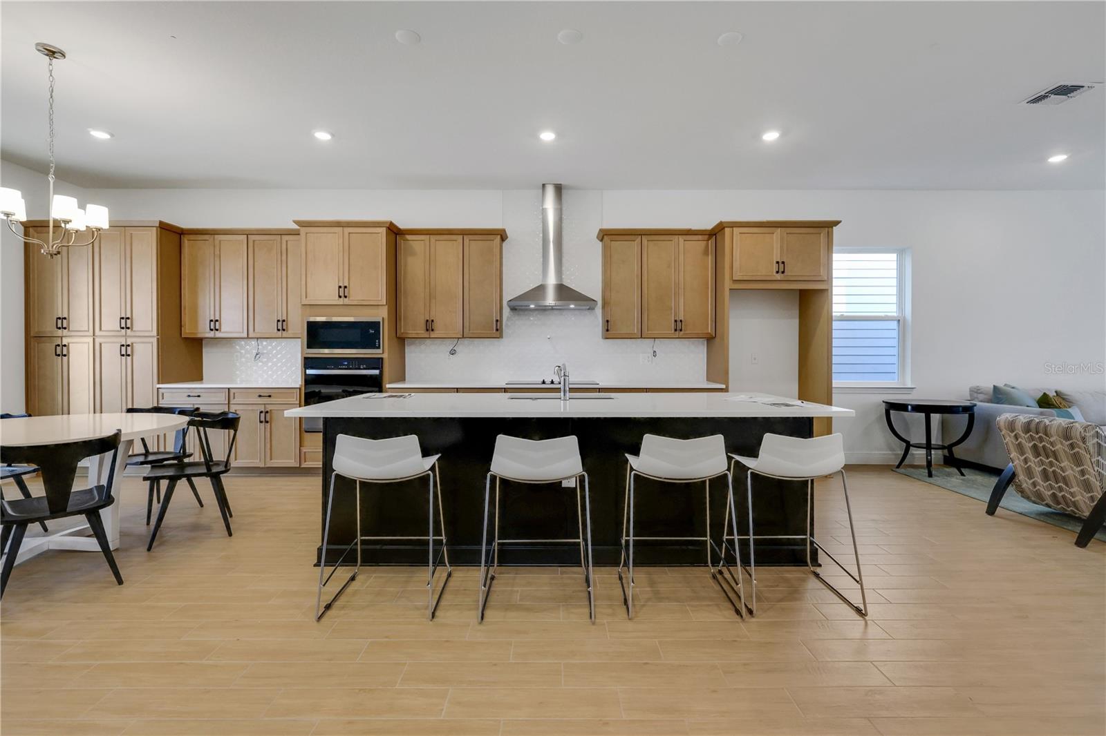 Image 5 of 50 For 9842 Peebles Street