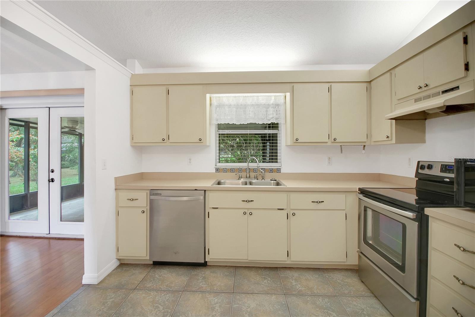 Image 7 of 39 For 36629 Francis Drive