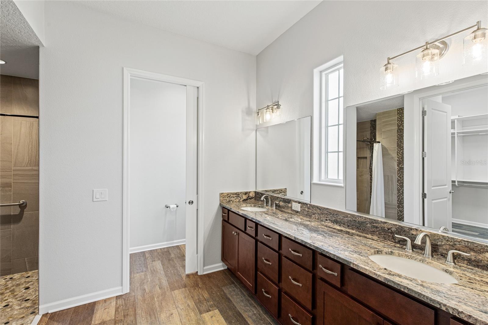 Image 24 of 44 For 11202 Roz Way