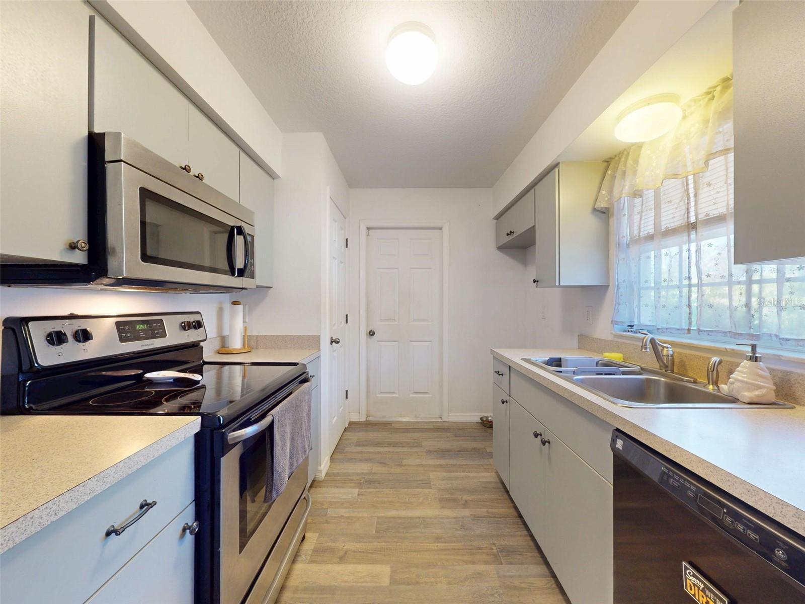 Image 14 of 76 For 35805 Dawn Drive