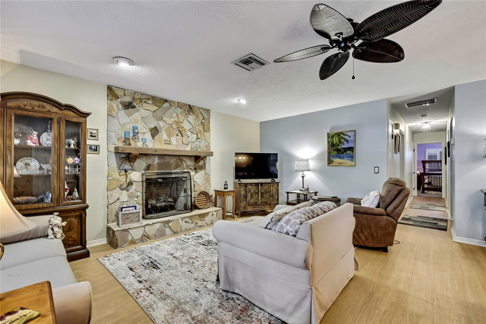 Image 11 of 33 For 620 Whitney Avenue