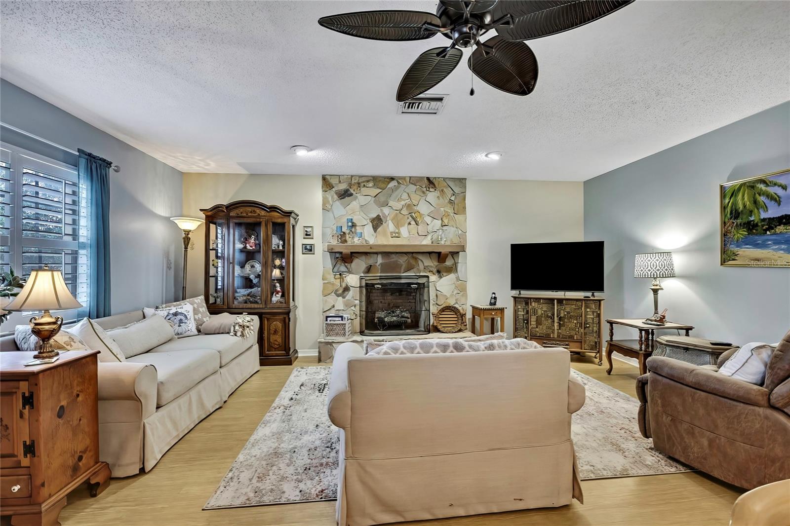 Image 12 of 33 For 620 Whitney Avenue