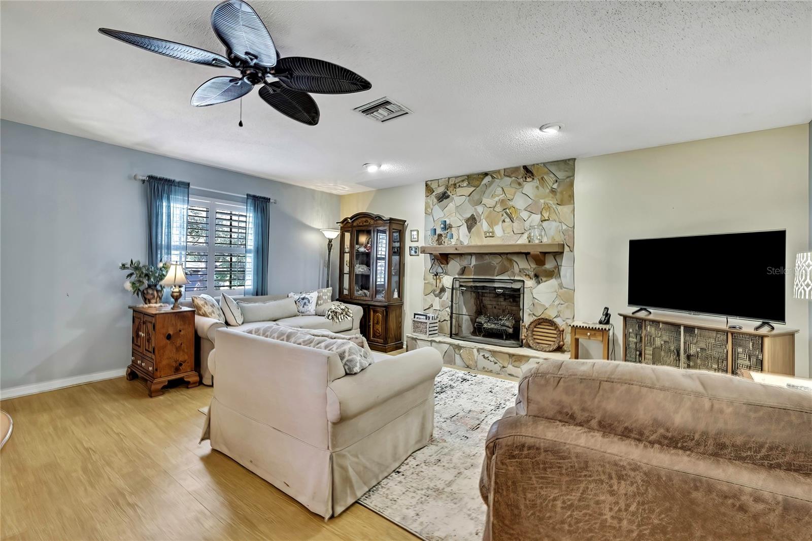 Image 13 of 33 For 620 Whitney Avenue