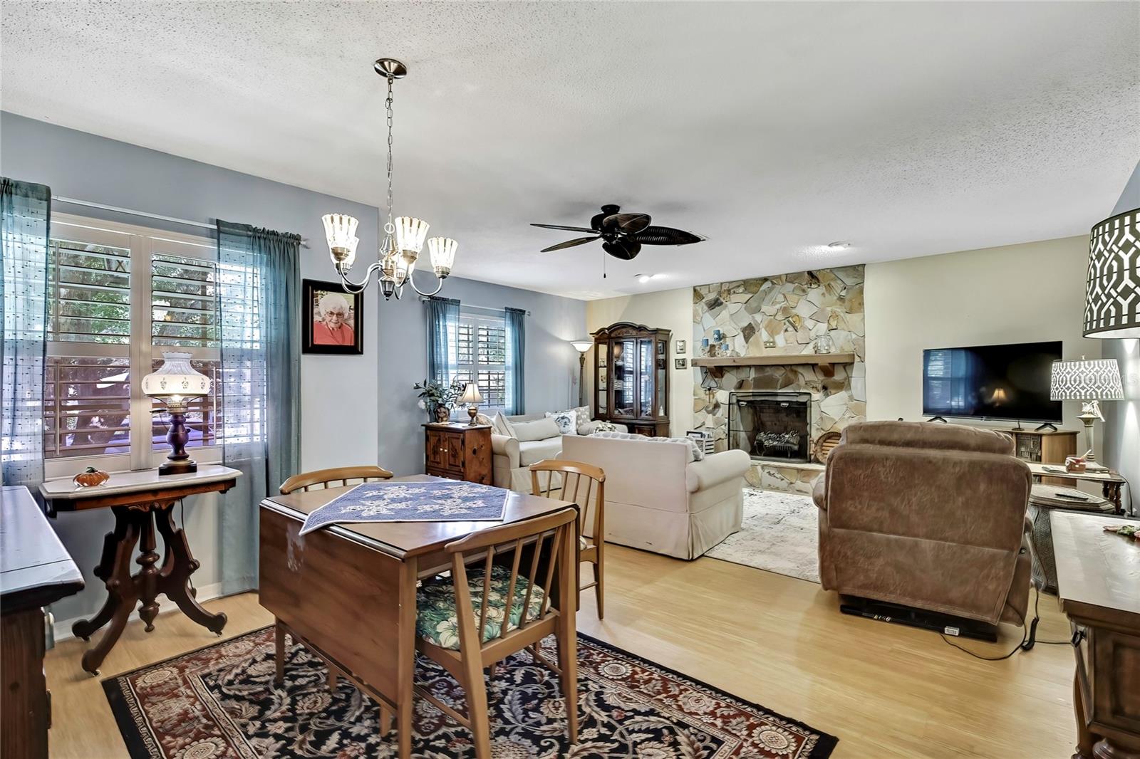 Image 14 of 33 For 620 Whitney Avenue