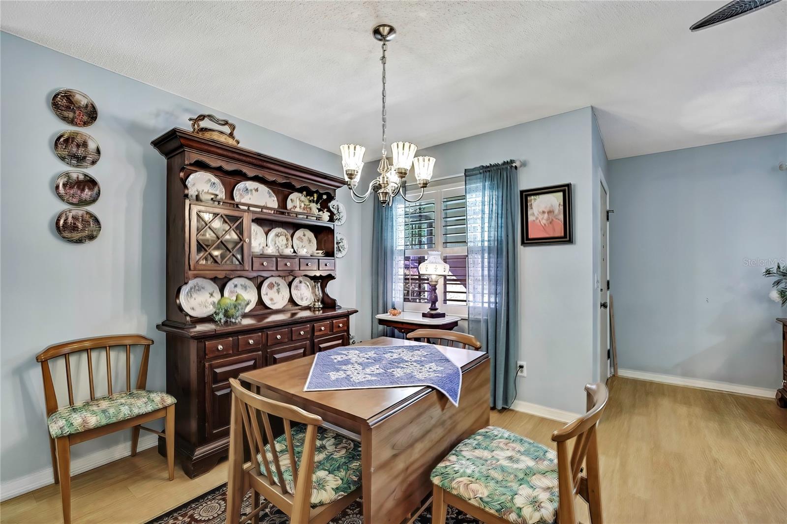 Image 15 of 33 For 620 Whitney Avenue