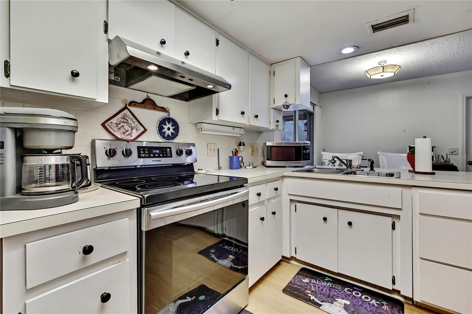 Image 18 of 33 For 620 Whitney Avenue