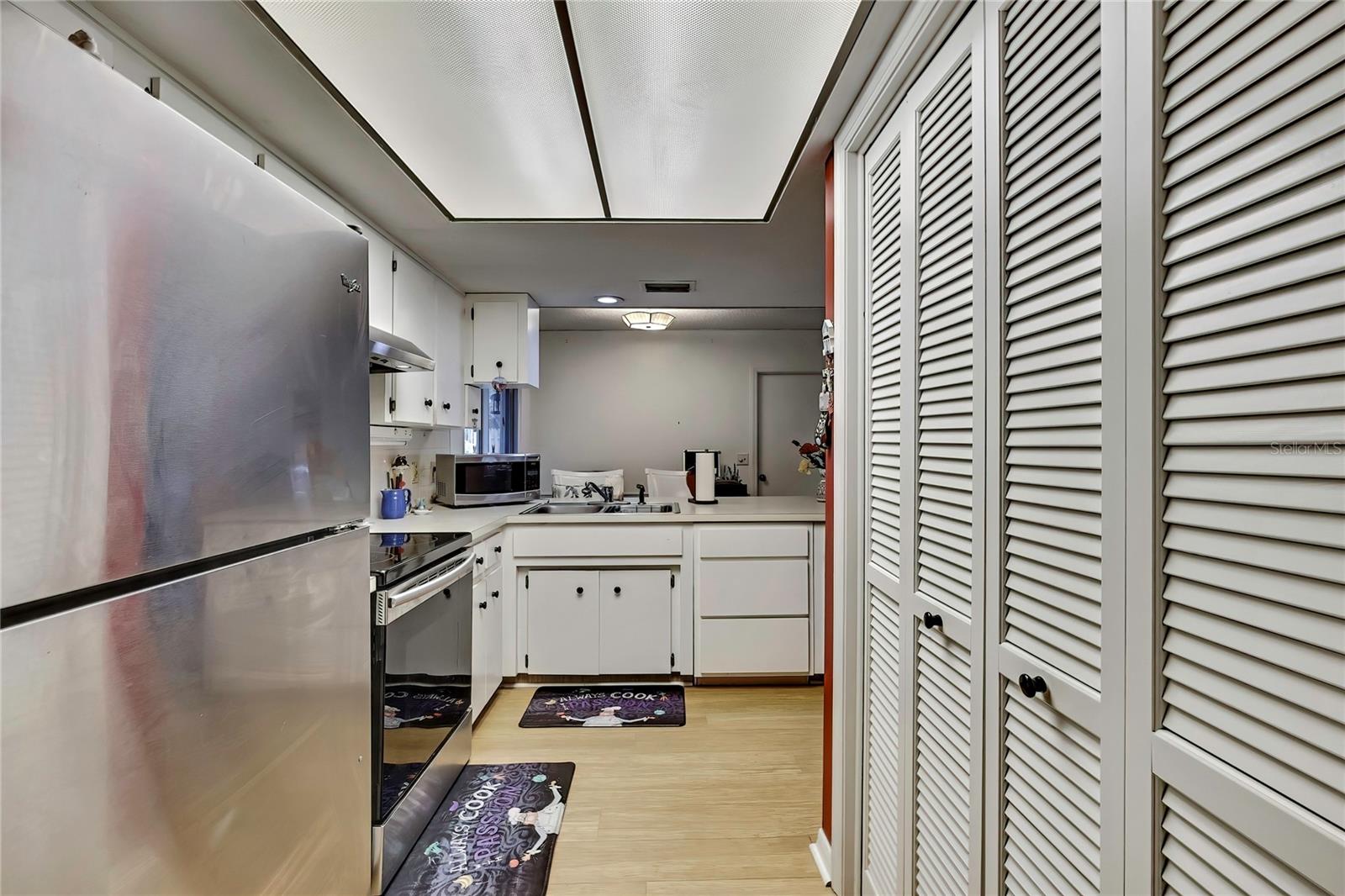 Image 21 of 33 For 620 Whitney Avenue