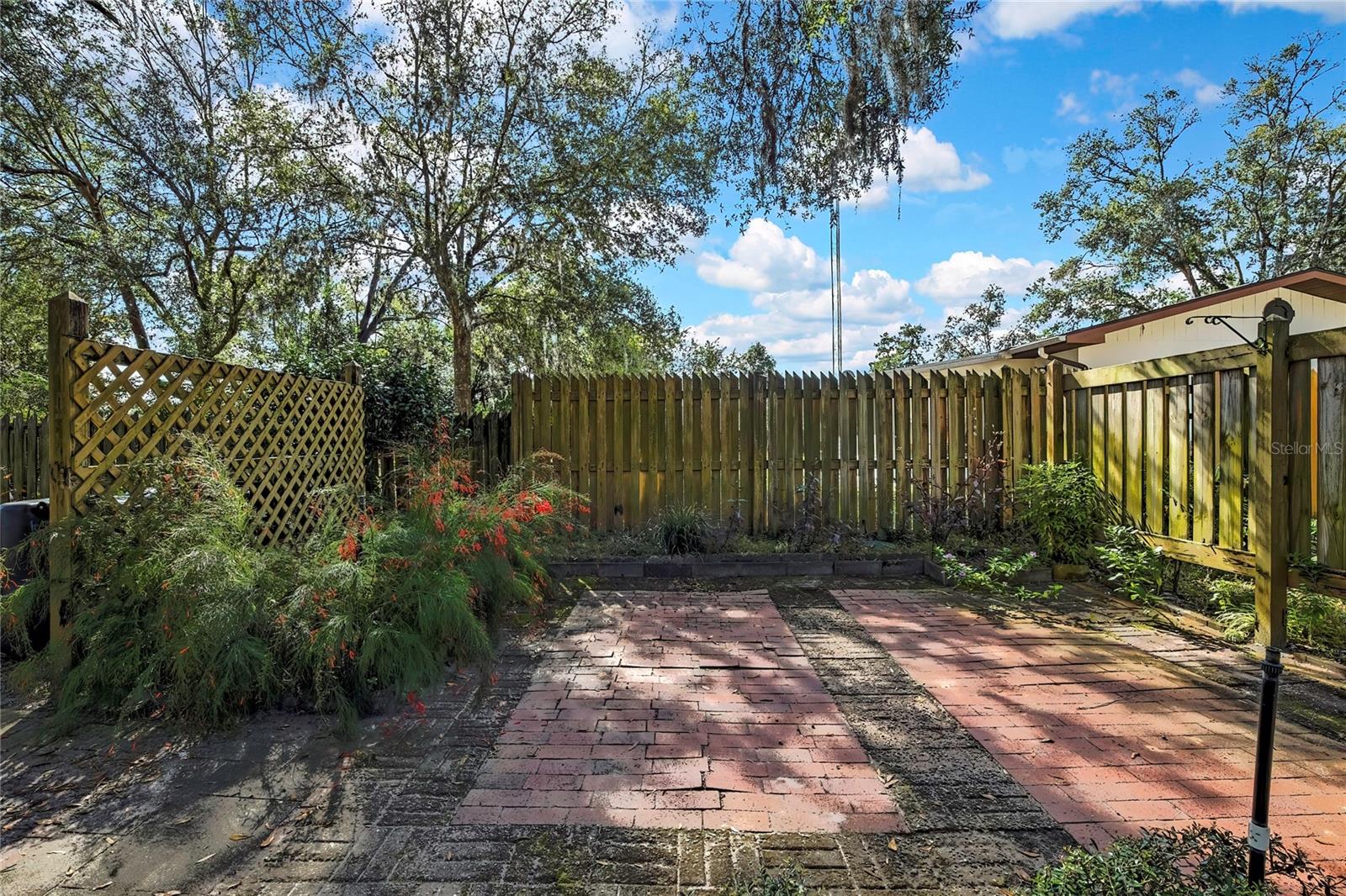 Image 7 of 33 For 620 Whitney Avenue