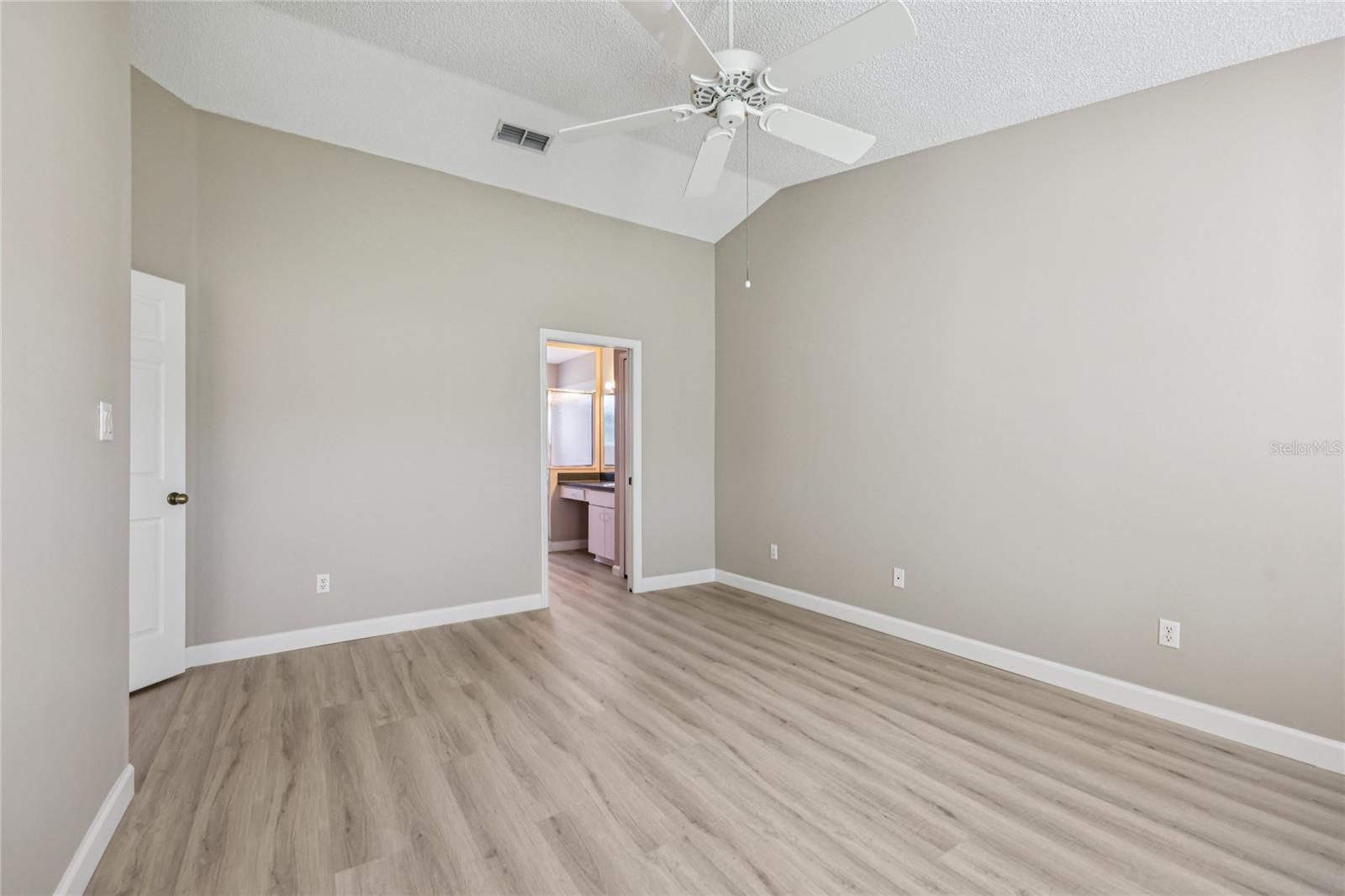 Image 11 of 33 For 25327 Hibiscus Street