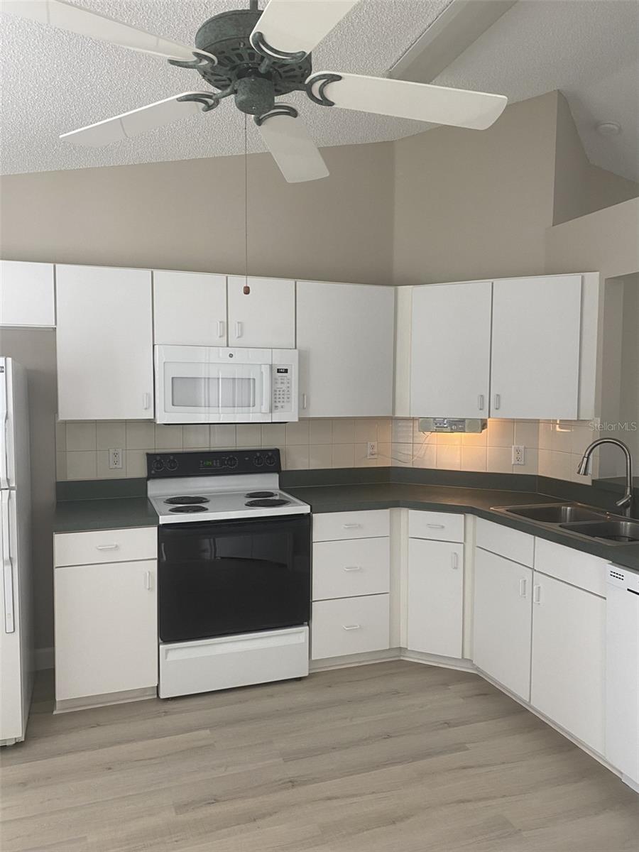 Image 2 of 33 For 25327 Hibiscus Street