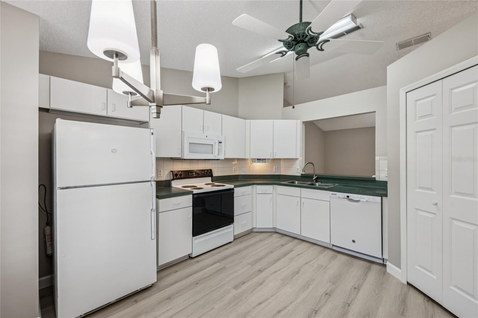 Image 7 of 33 For 25327 Hibiscus Street