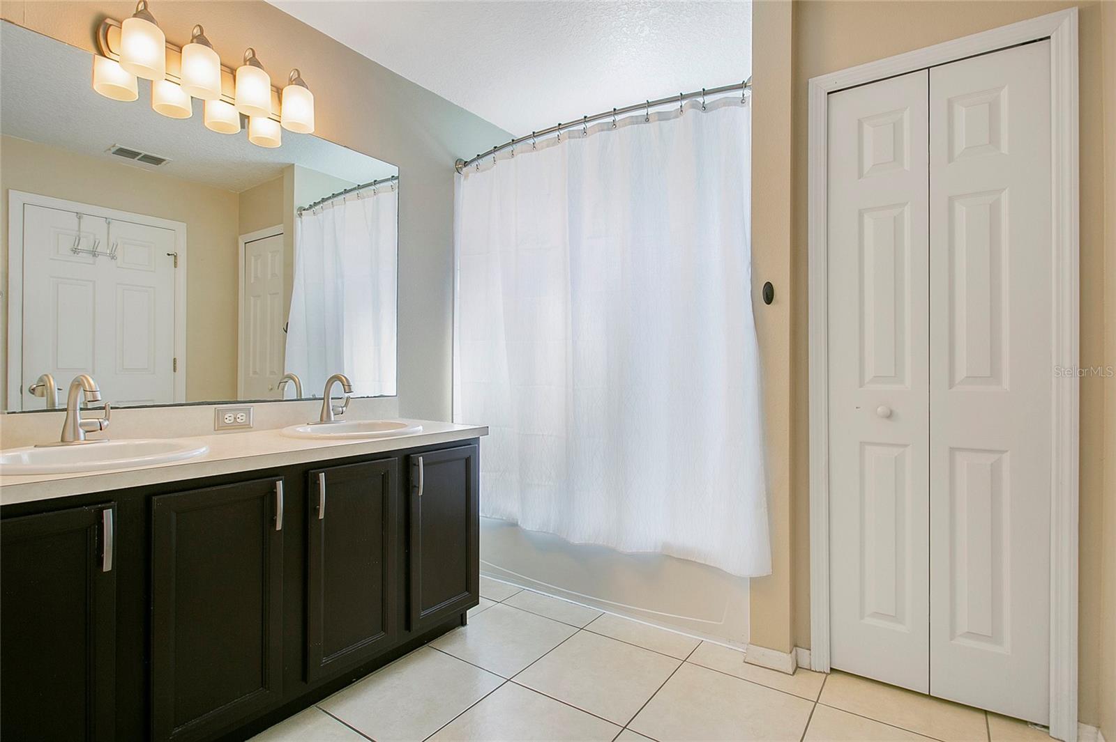 Image 16 of 38 For 1922 Sherbourne Street