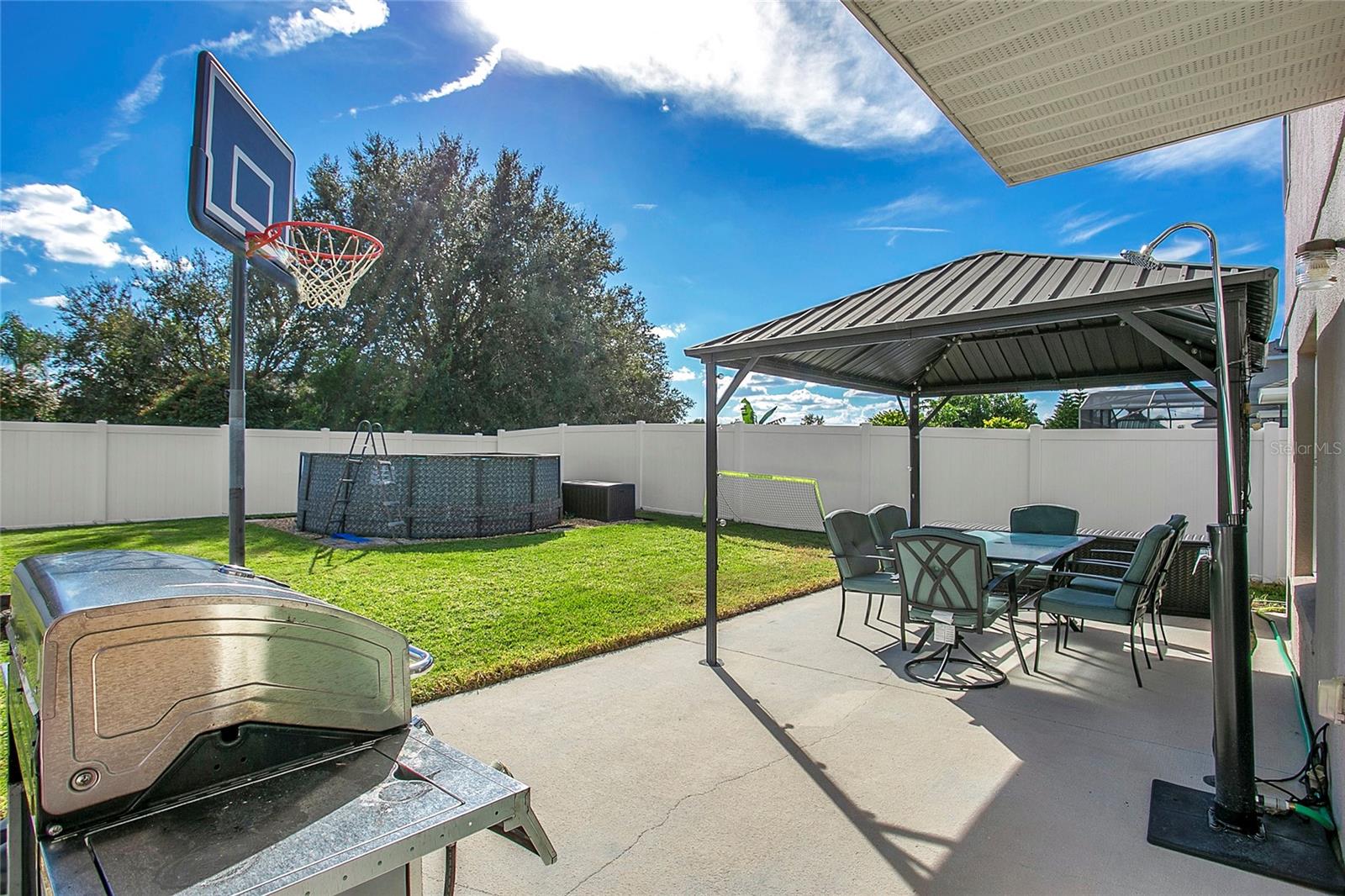 Image 23 of 38 For 1922 Sherbourne Street