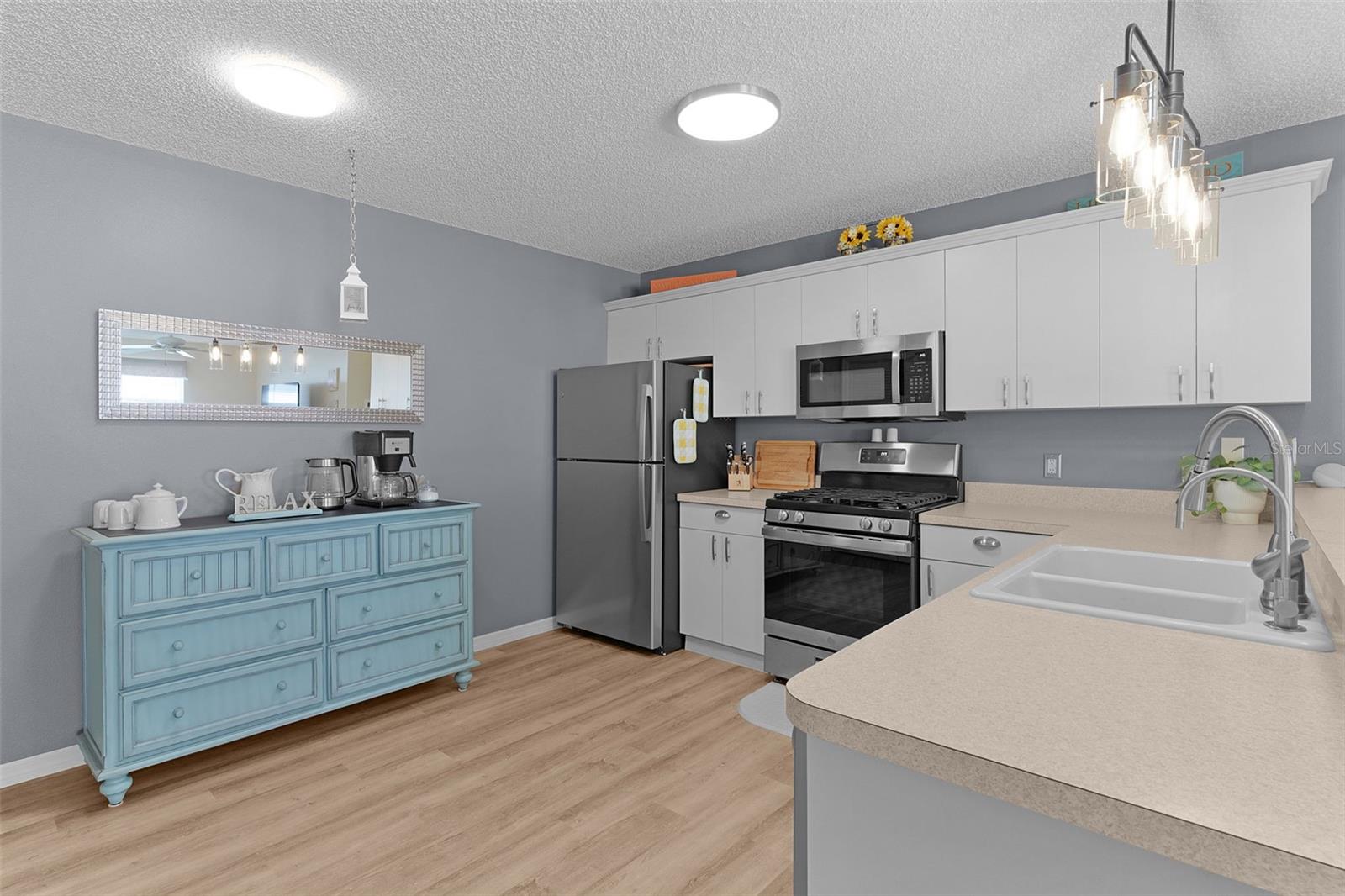 Image 17 of 44 For 2063 Thornton Terrace