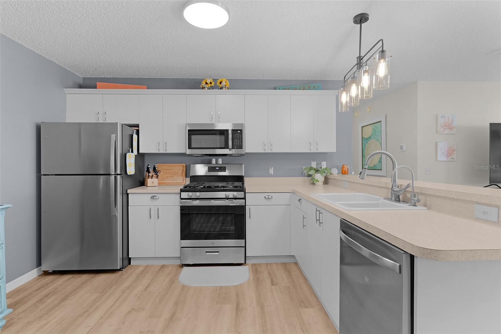 Image 18 of 44 For 2063 Thornton Terrace