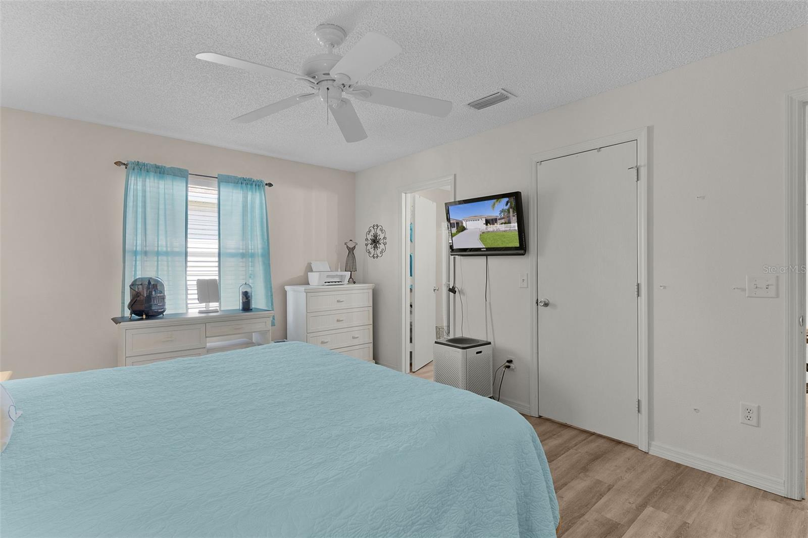 Image 23 of 44 For 2063 Thornton Terrace