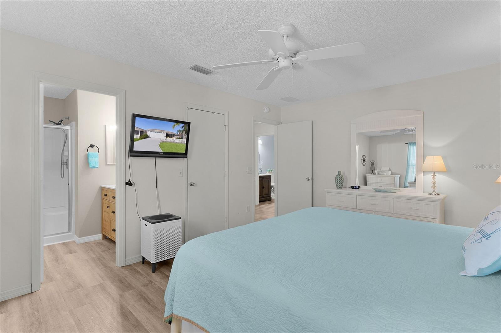 Image 24 of 44 For 2063 Thornton Terrace