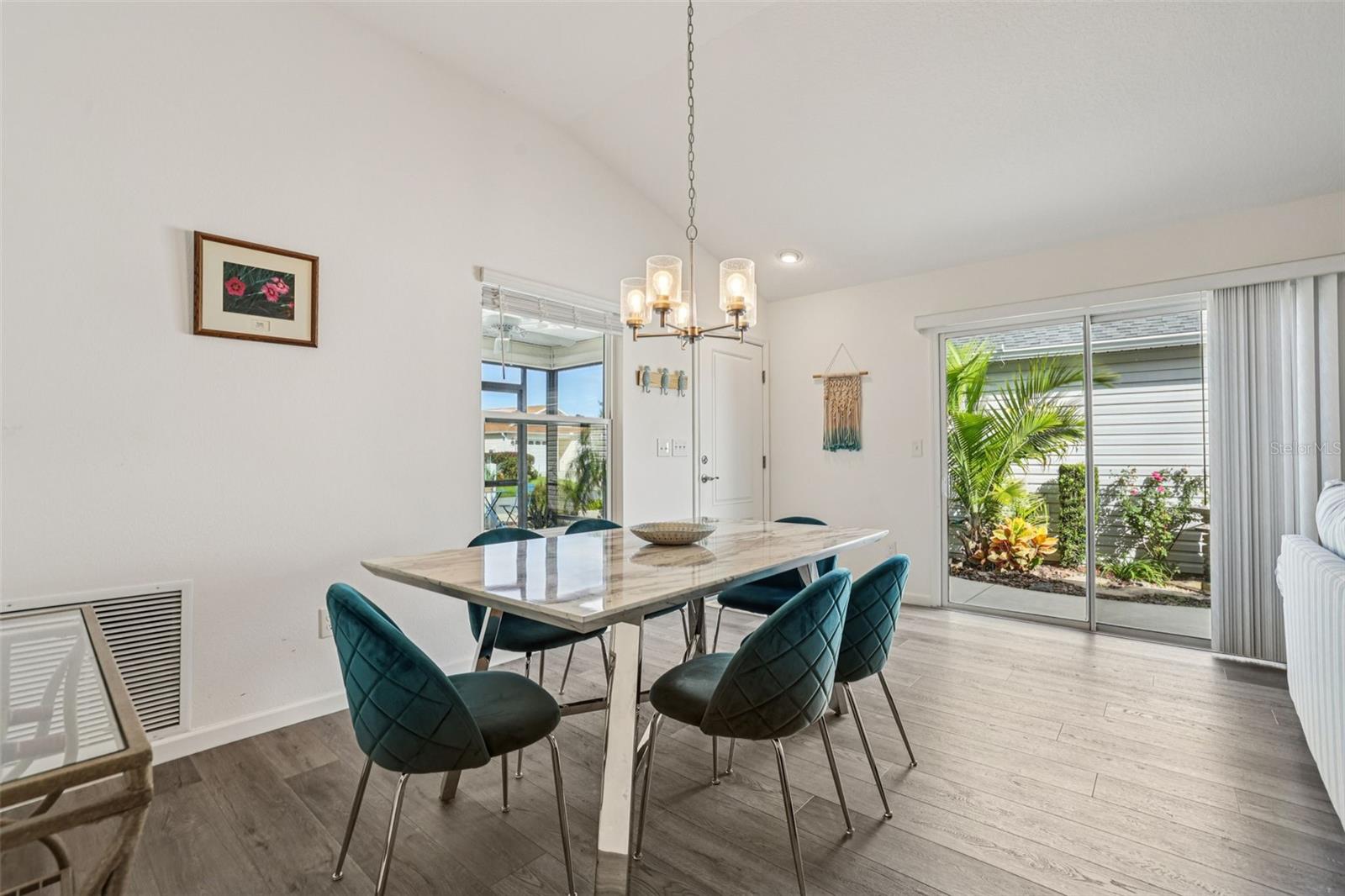 Image 10 of 39 For 2282 Sheehan Street