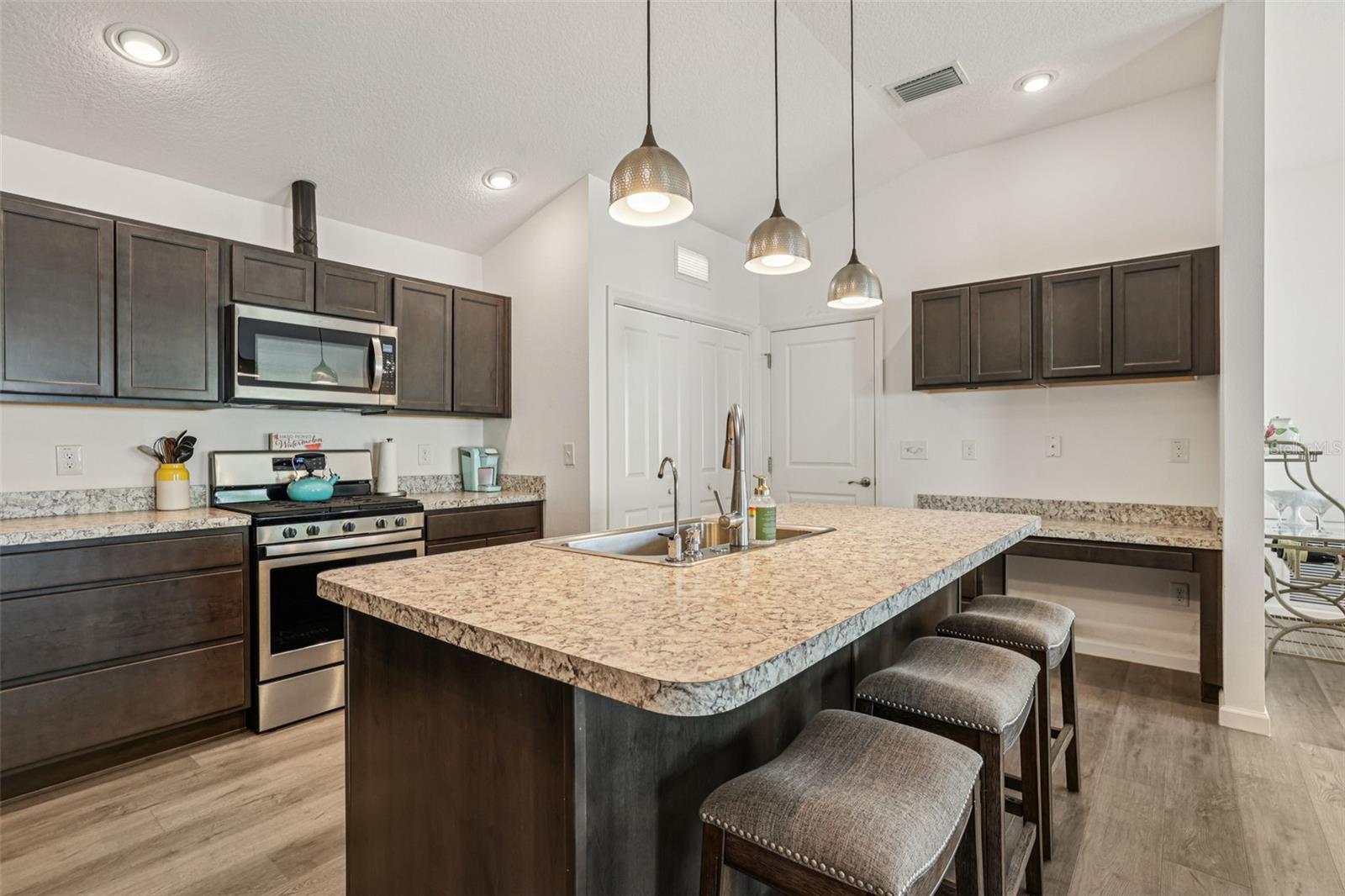 Image 15 of 39 For 2282 Sheehan Street