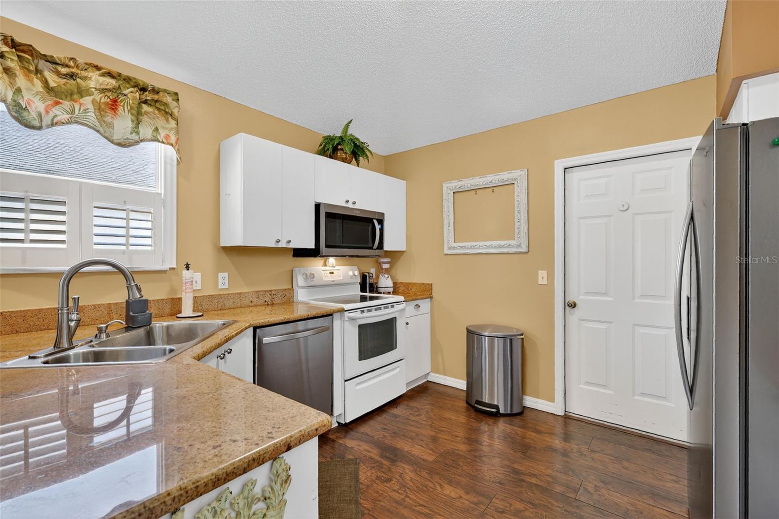 Image 8 of 25 For 931 Oleander Street