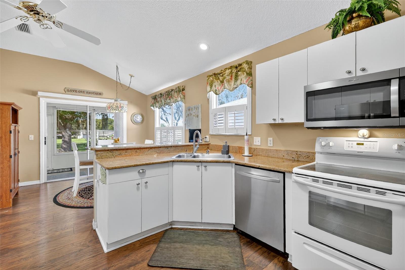 Image 9 of 25 For 931 Oleander Street