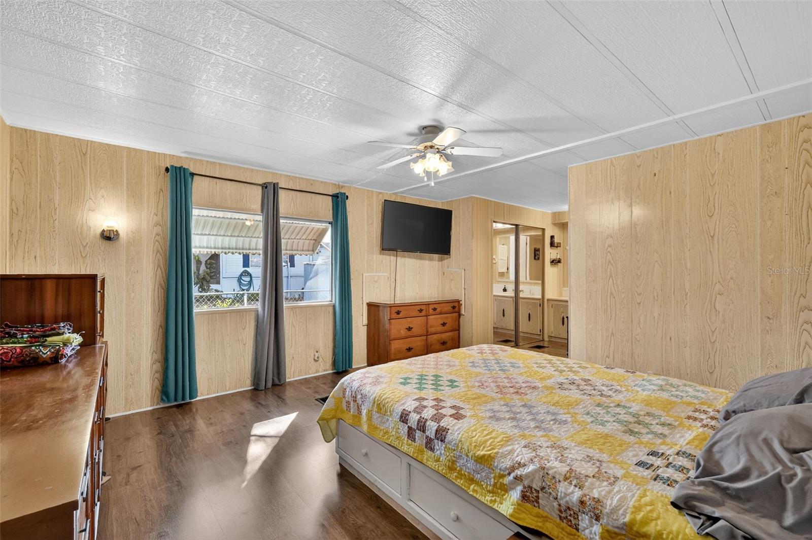 Image 19 of 29 For 11600 Magnolia Avenue