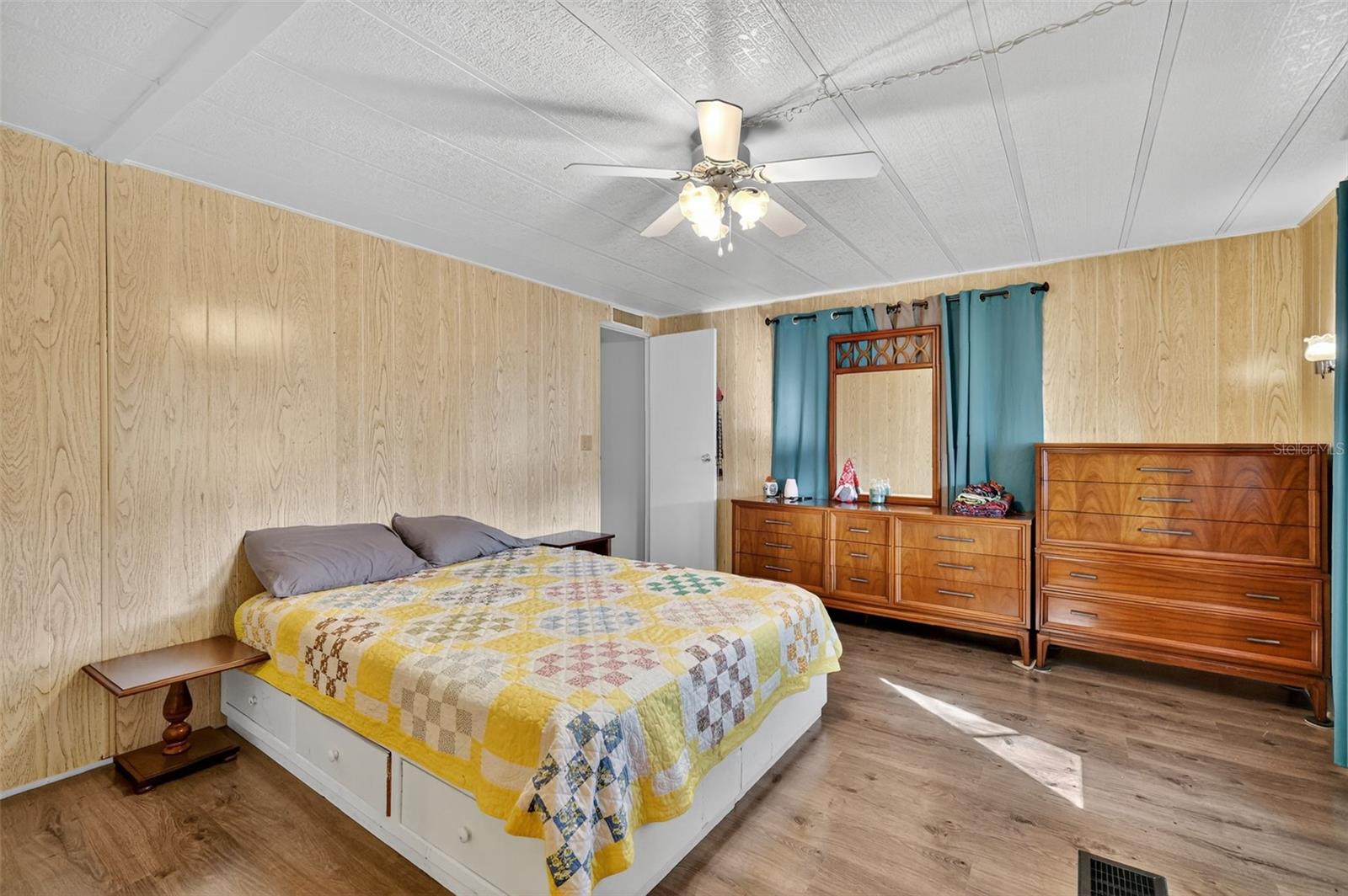 Image 20 of 29 For 11600 Magnolia Avenue