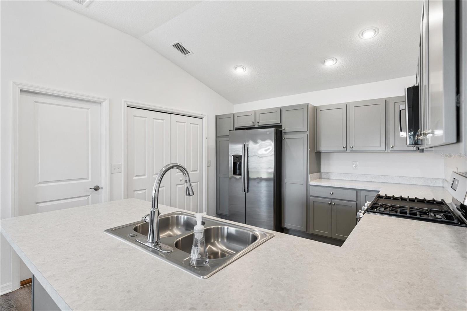 Image 12 of 36 For 2865 Judah Street