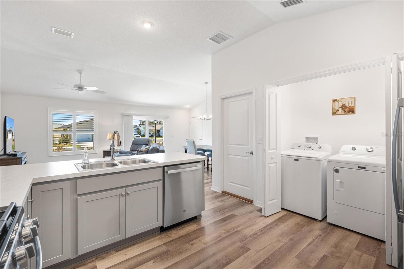 Image 16 of 36 For 2865 Judah Street