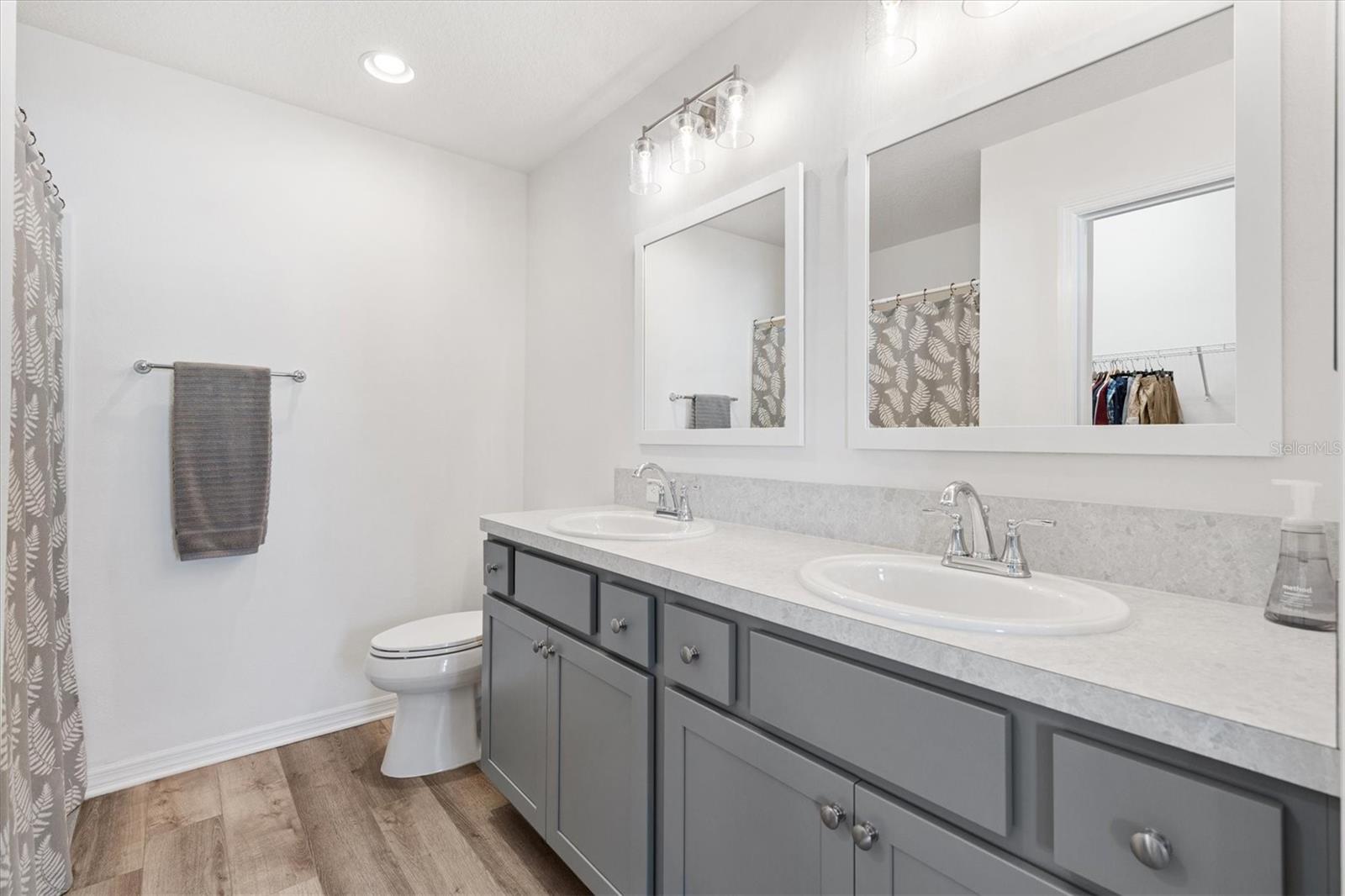 Image 19 of 36 For 2865 Judah Street