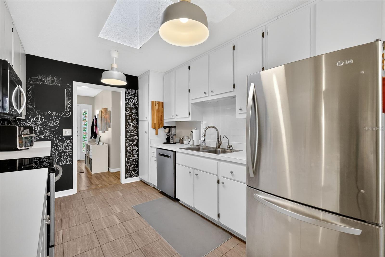 Image 17 of 36 For 14823 Green Valley Boulevard