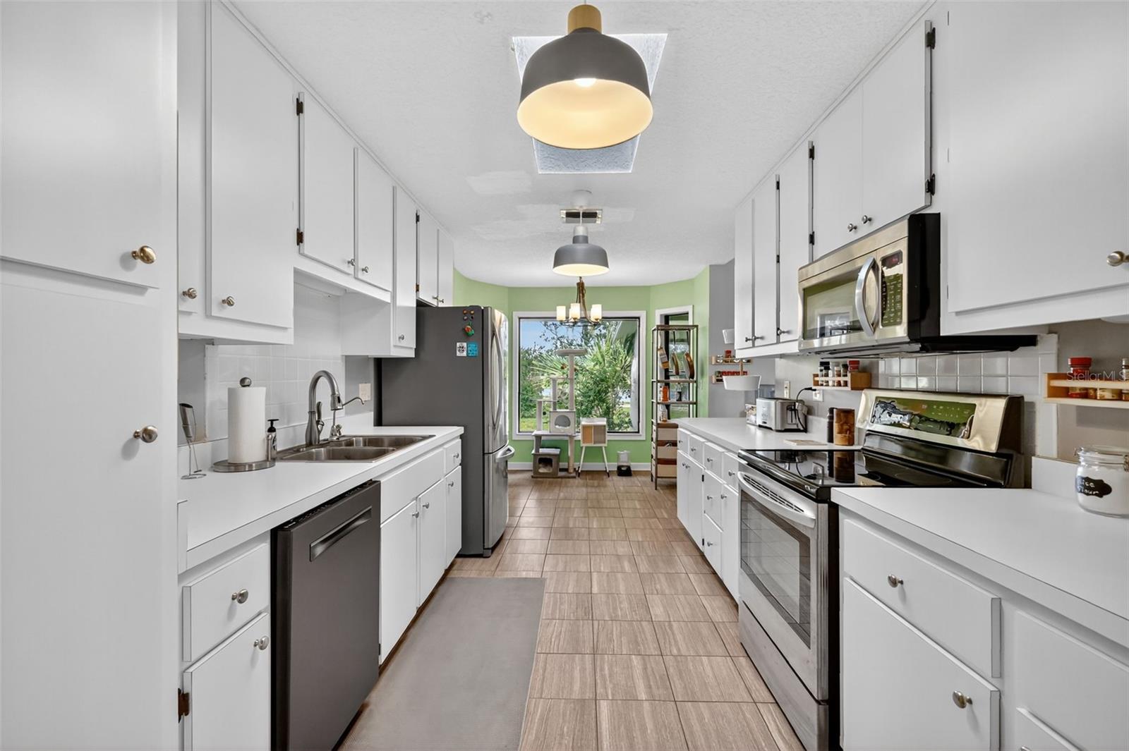 Image 18 of 36 For 14823 Green Valley Boulevard