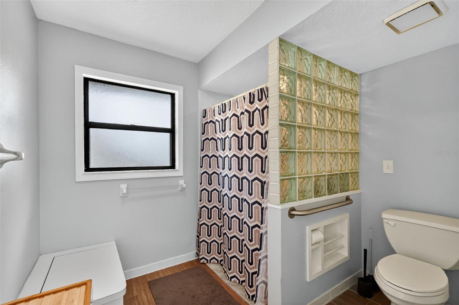 Image 25 of 36 For 14823 Green Valley Boulevard