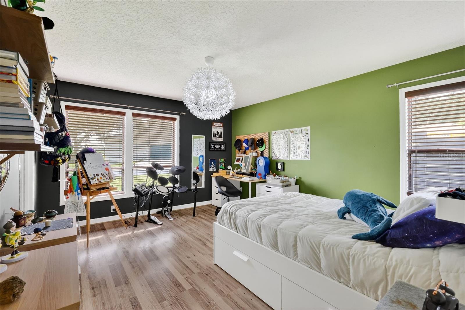 Image 27 of 36 For 14823 Green Valley Boulevard