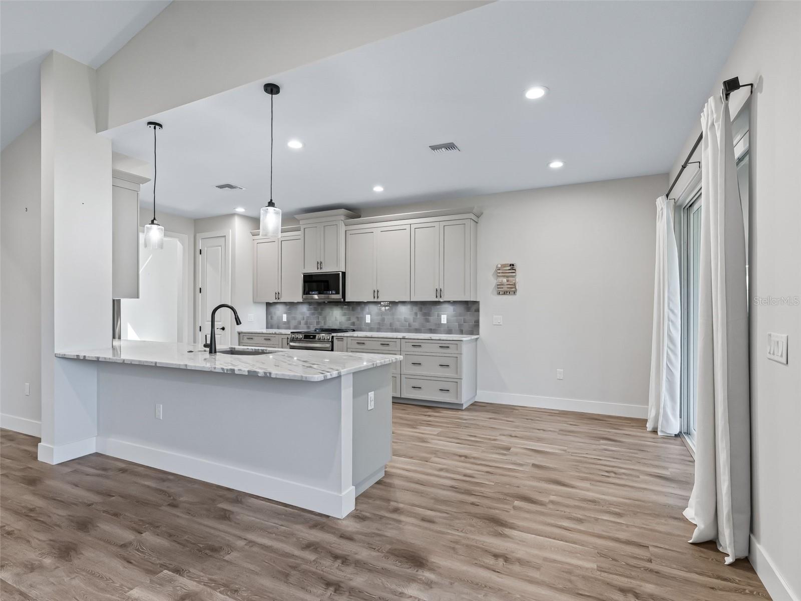 Image 12 of 62 For 562 Dowling Circle