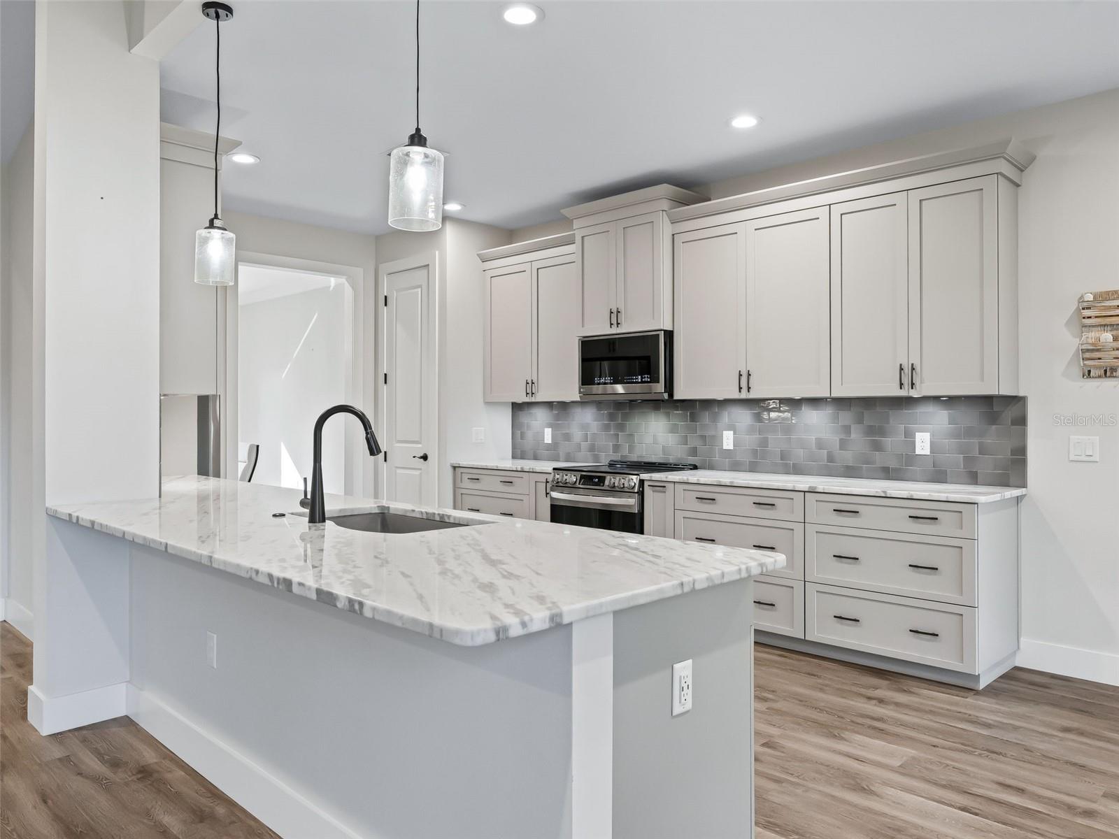 Image 13 of 62 For 562 Dowling Circle