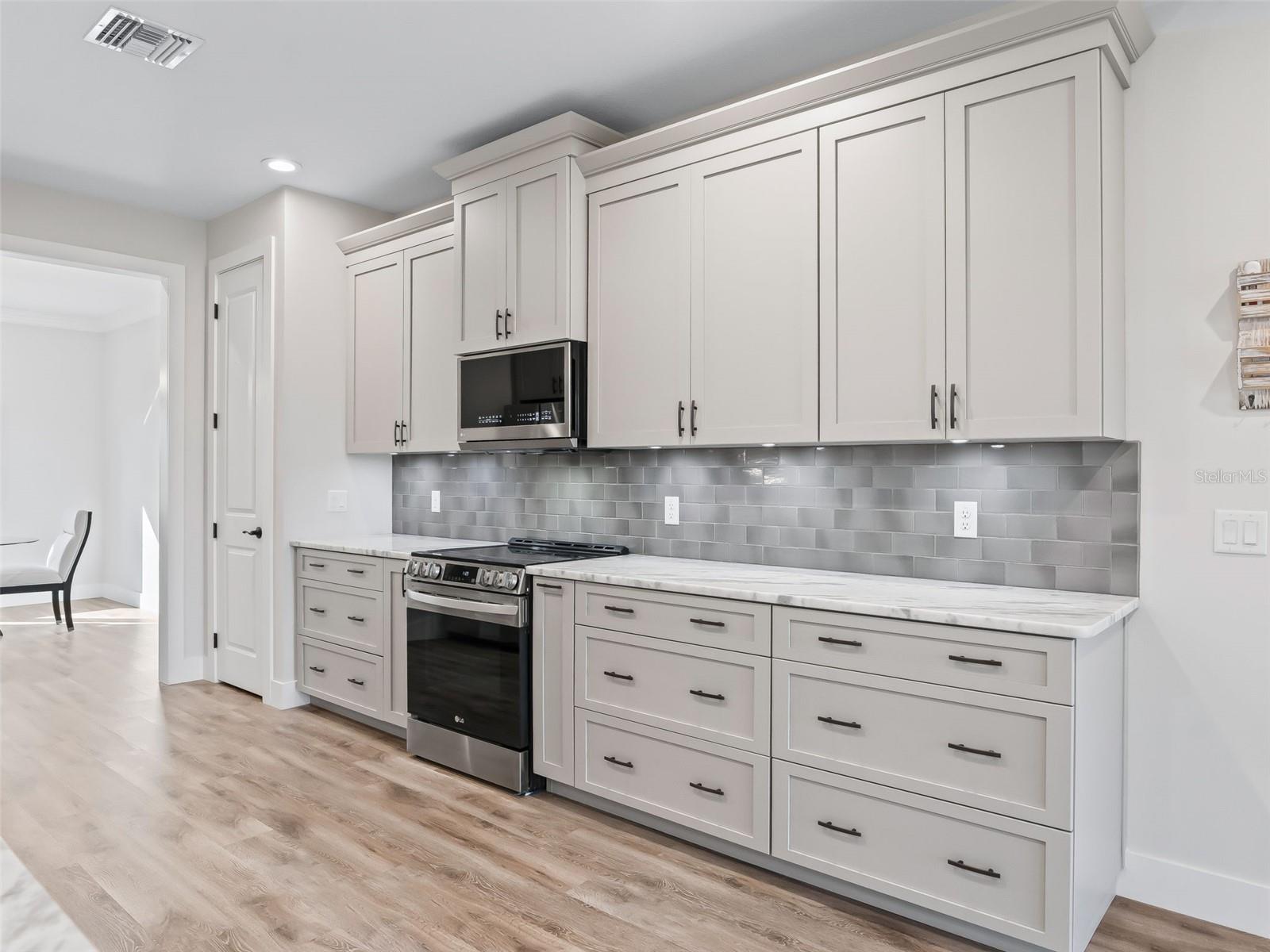 Image 14 of 62 For 562 Dowling Circle