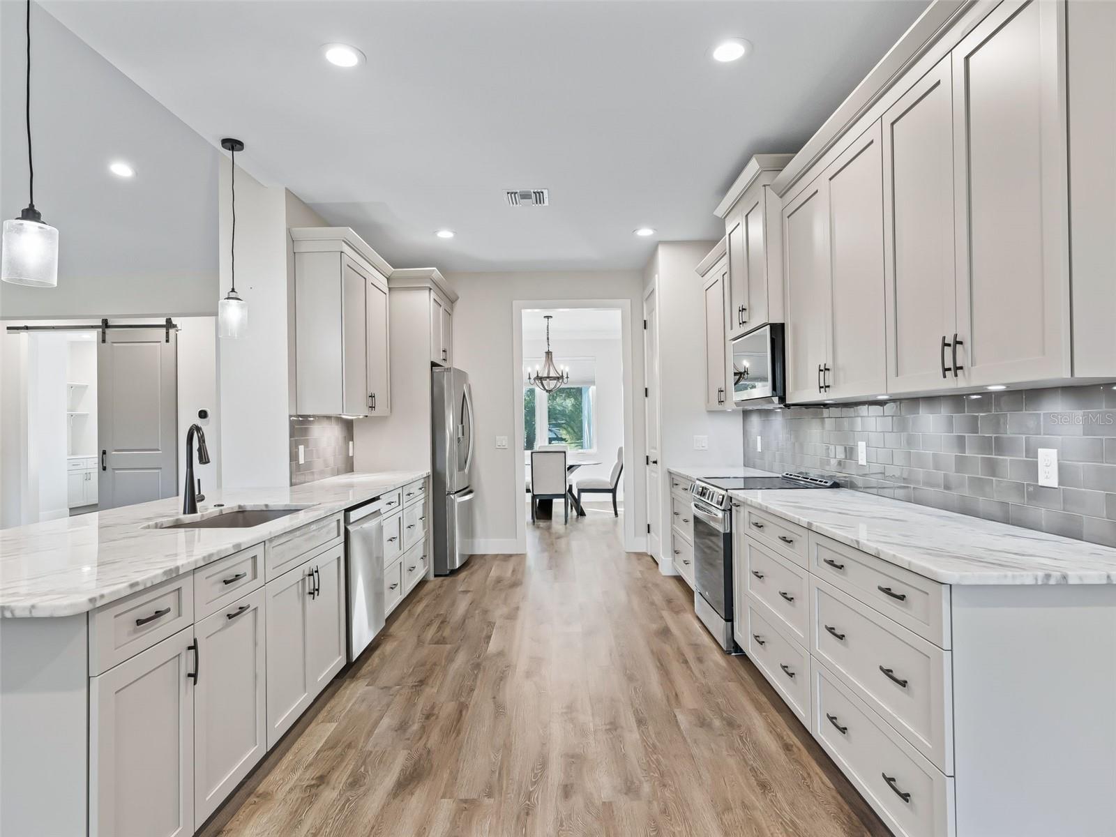 Image 15 of 62 For 562 Dowling Circle