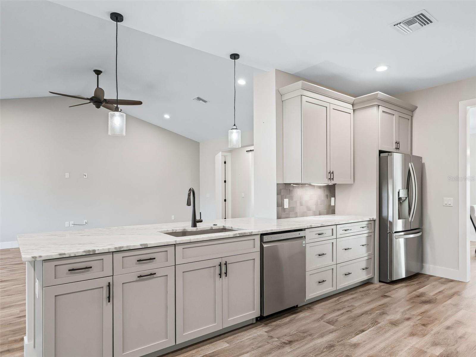 Image 16 of 62 For 562 Dowling Circle